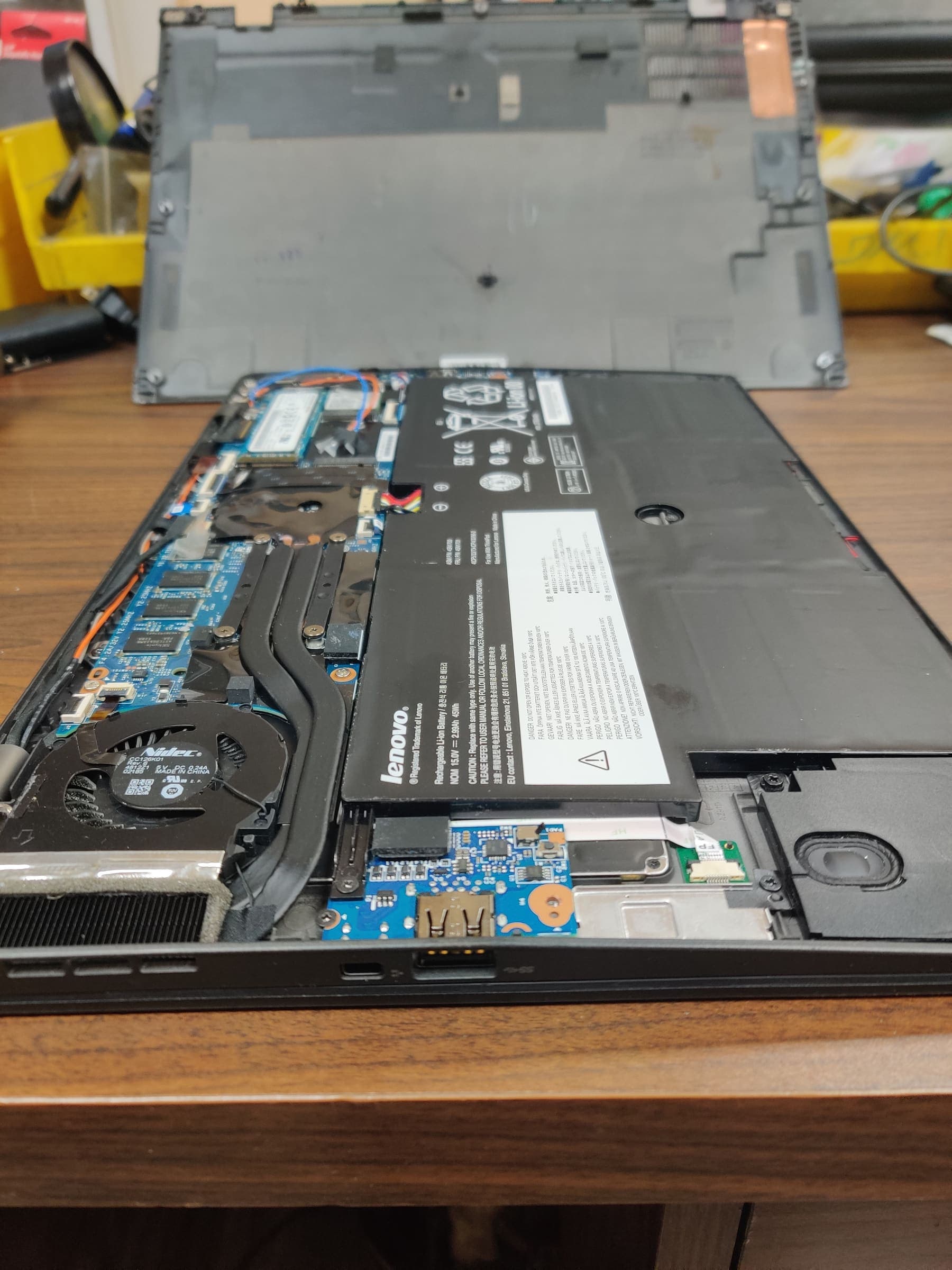 Lenovo laptop disassembly during a screen replacement at Technoland